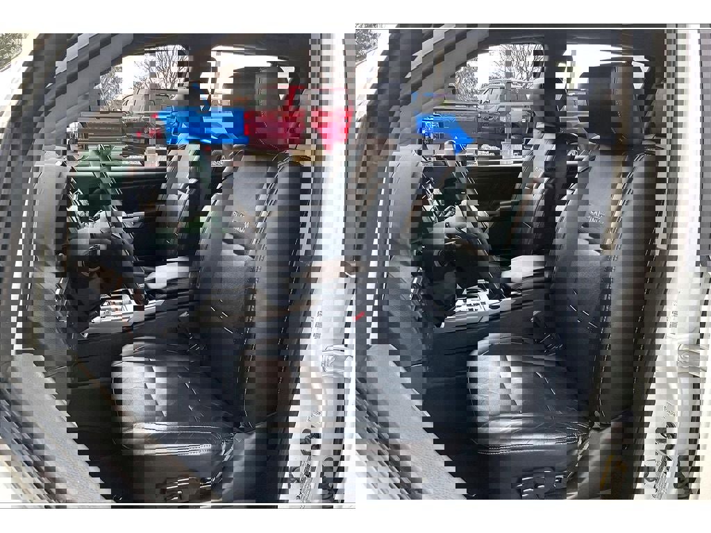 Used 2015 Nissan Armada Platinum w/ 2nd Row Captain Seat Package image 25