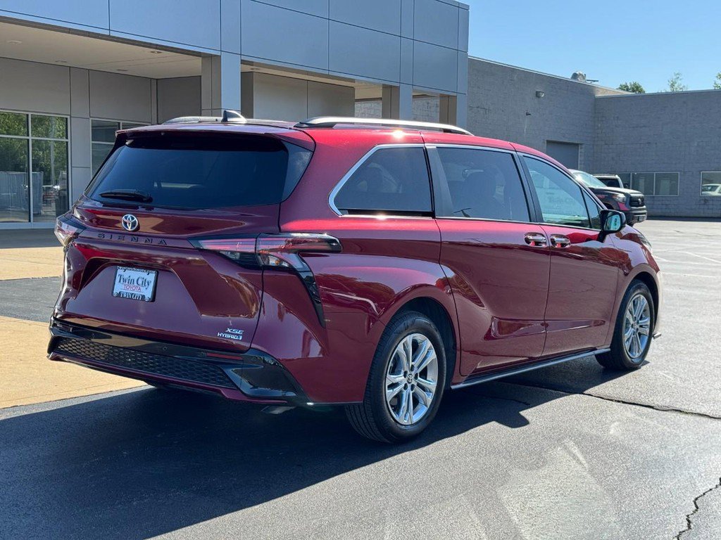 Certified 2022 Toyota Sienna XSE AWD/4WD image 3