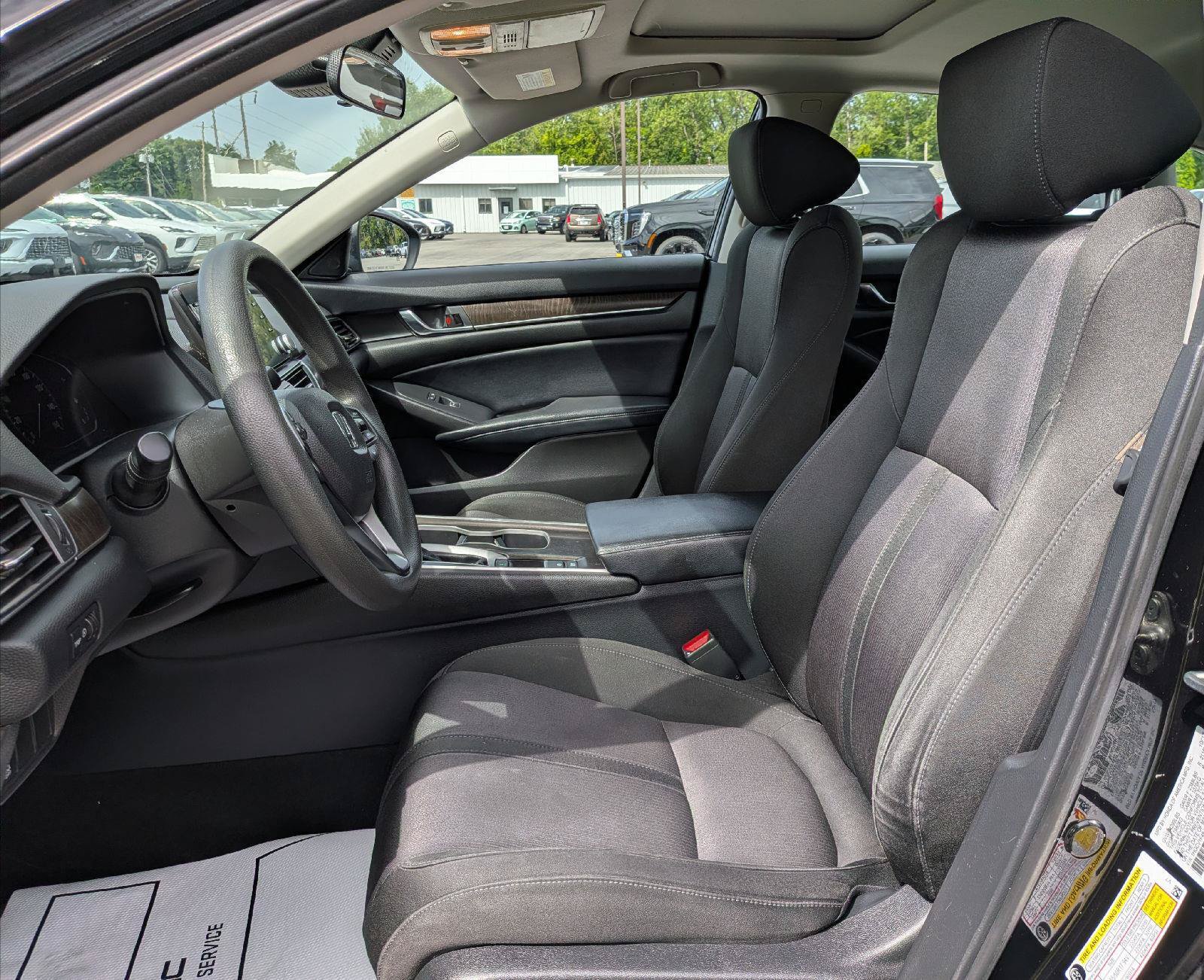 Used 2018 Honda Accord EX image 11