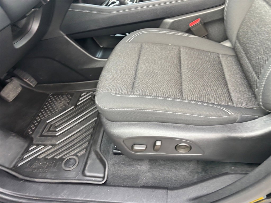 Used 2025 Chevrolet Traverse LT image 23