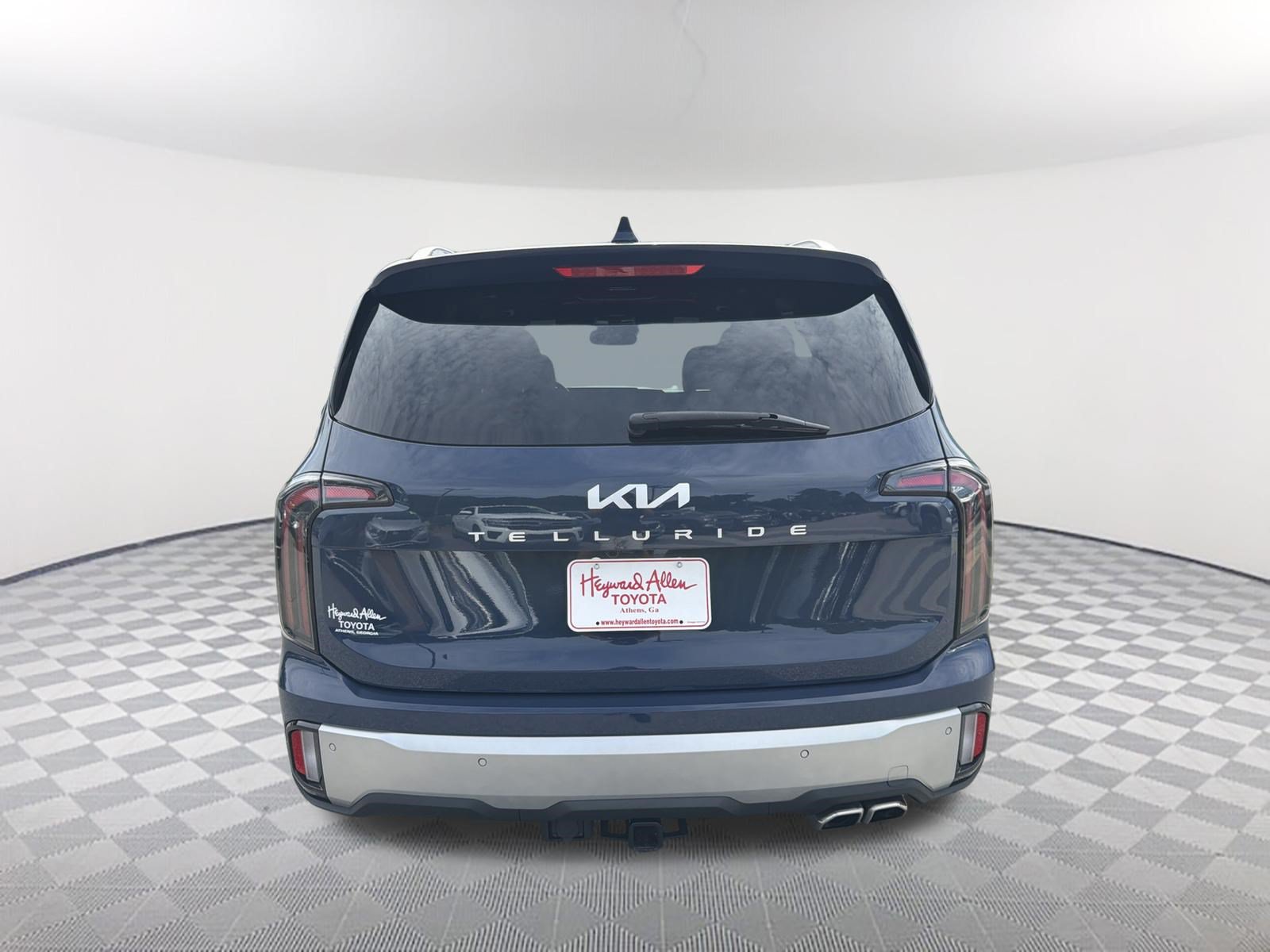 Used 2024 Kia Telluride SX w/ Towing Package FWD image 16