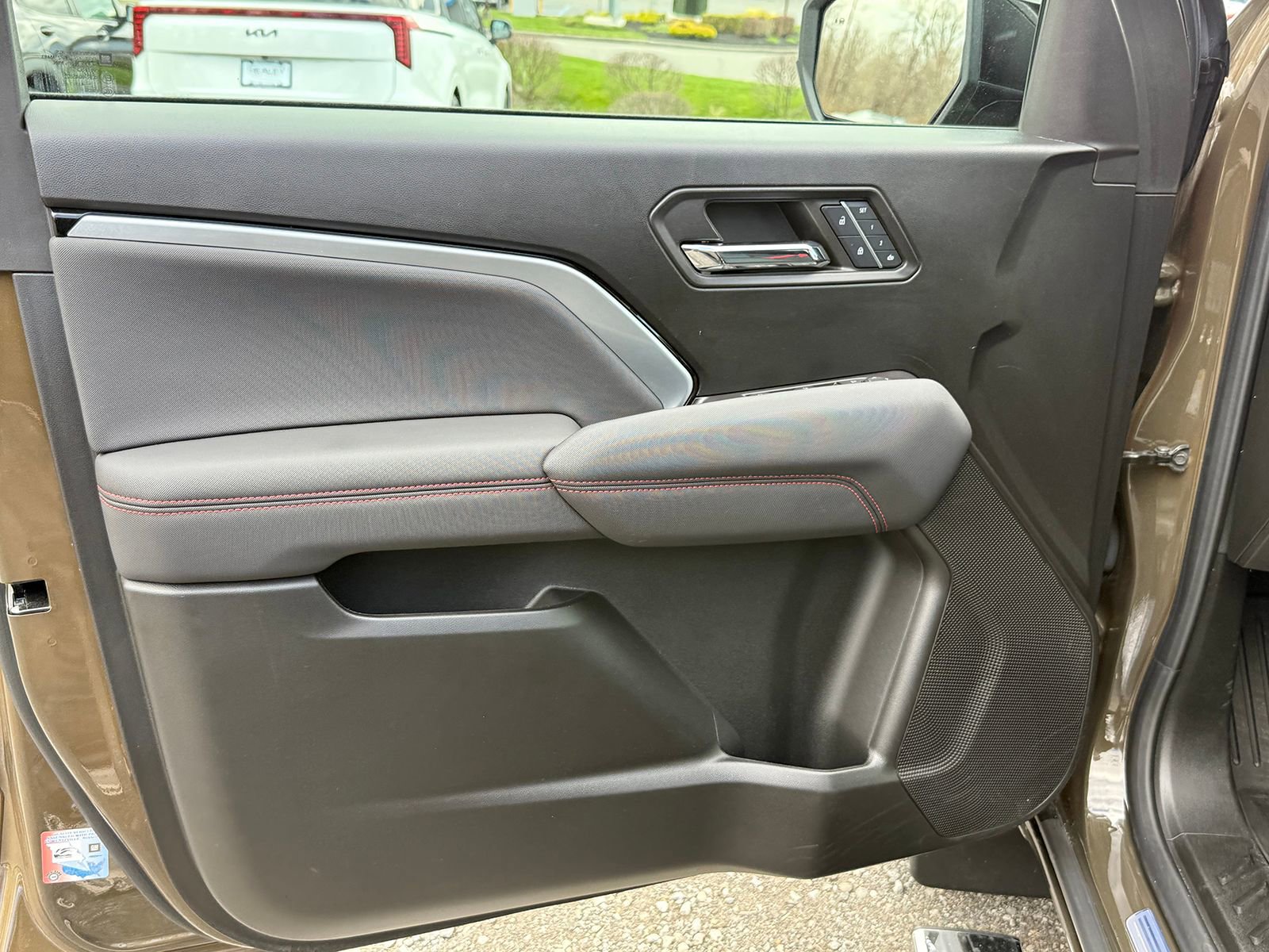 Used 2024 Chevrolet Colorado Z71 w/ Z71 Convenience Package 2 image 13