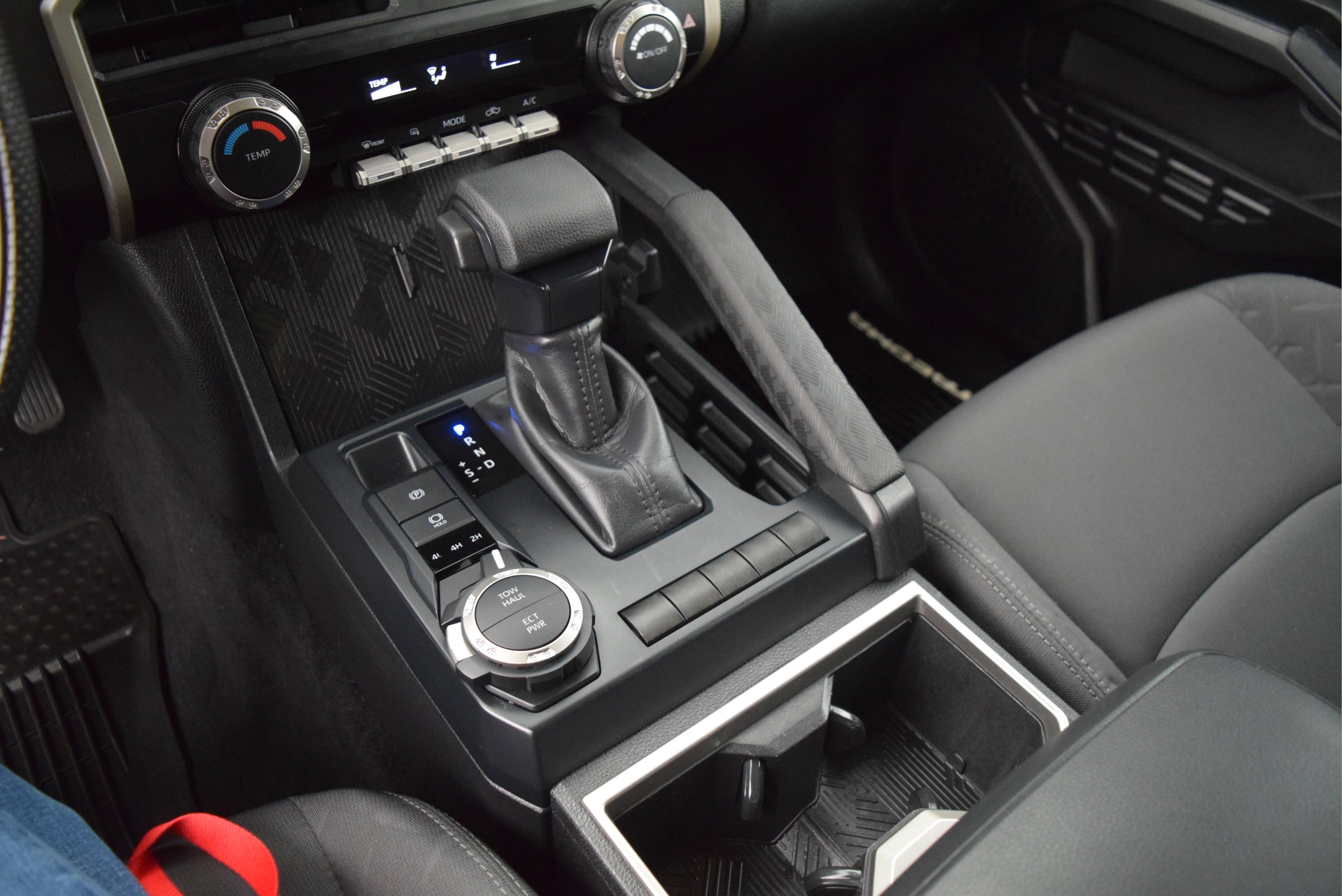 Used 2025 Toyota Tacoma SR5 AWD/4WD image 16