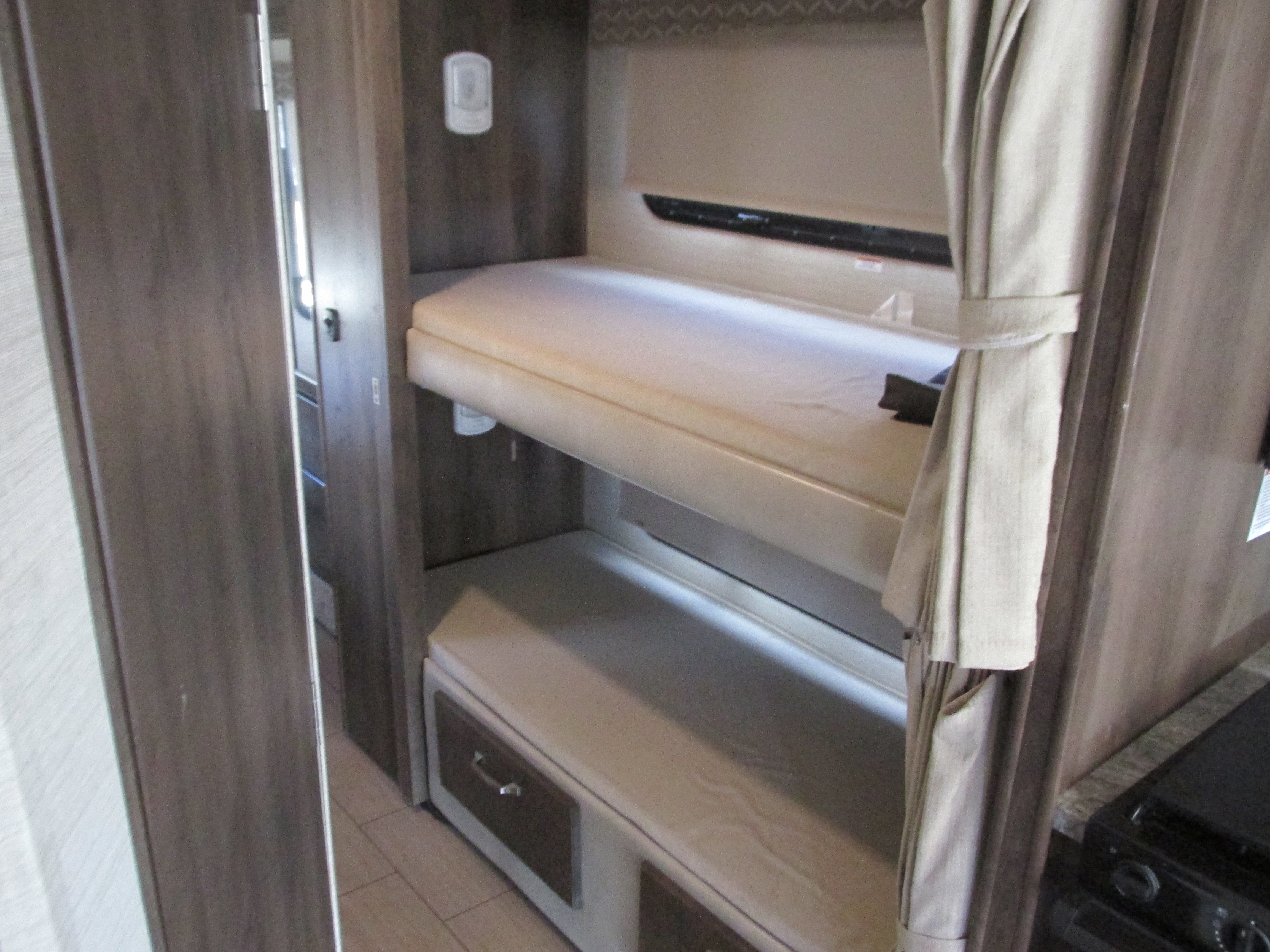 Used 2019 Ford E-450 and Econoline 450 Super Duty w/ Motorhome Prep Package RWD image 19