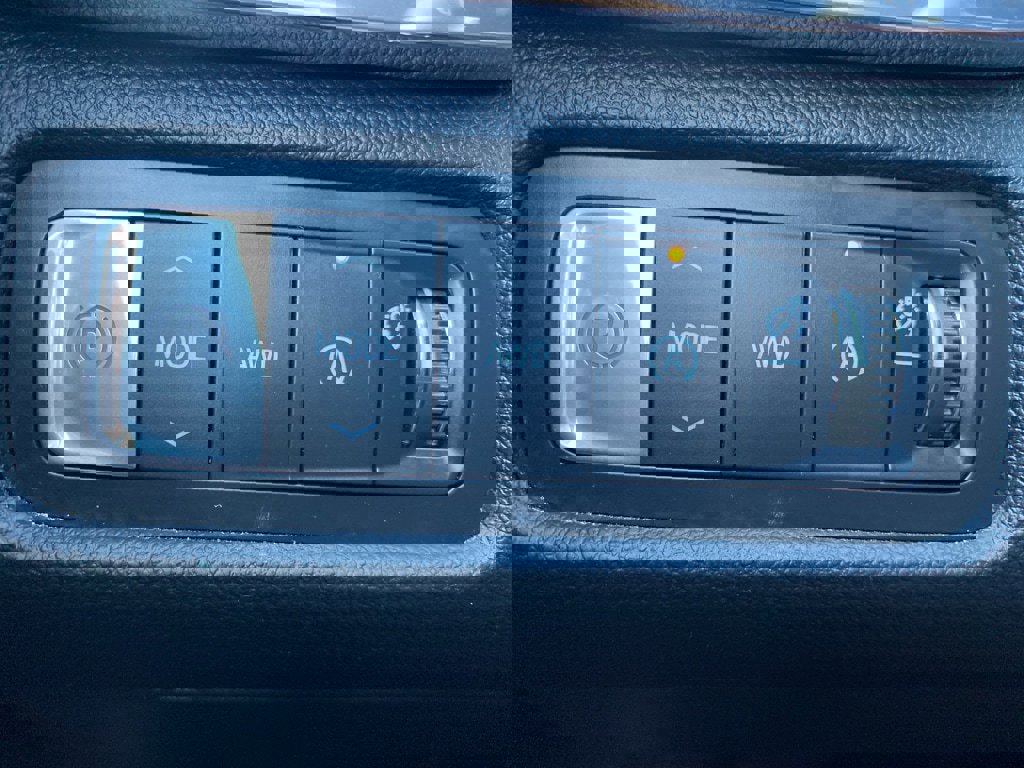 Used 2025 GMC Acadia Elevation image 34