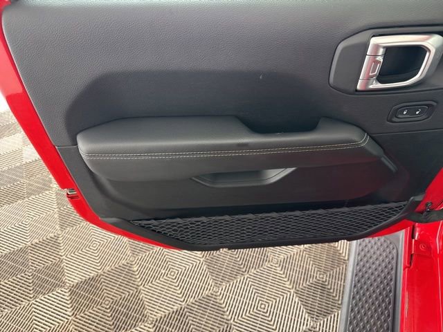 Used 2020 Jeep Gladiator Overland w/ Cold Weather Group image 20