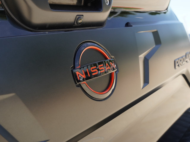 Used 2024 Nissan Titan PRO-4X w/ Pro-4x Convenience Package AWD/4WD image 13