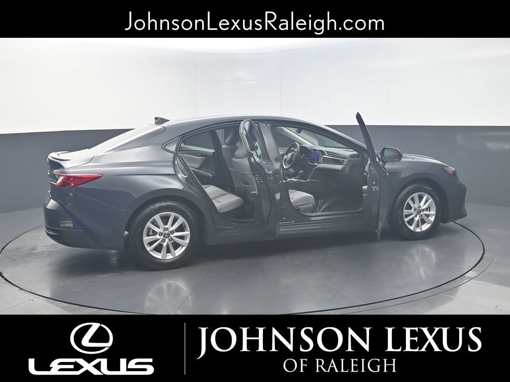 Used 2025 Toyota Camry Hybrid image 25