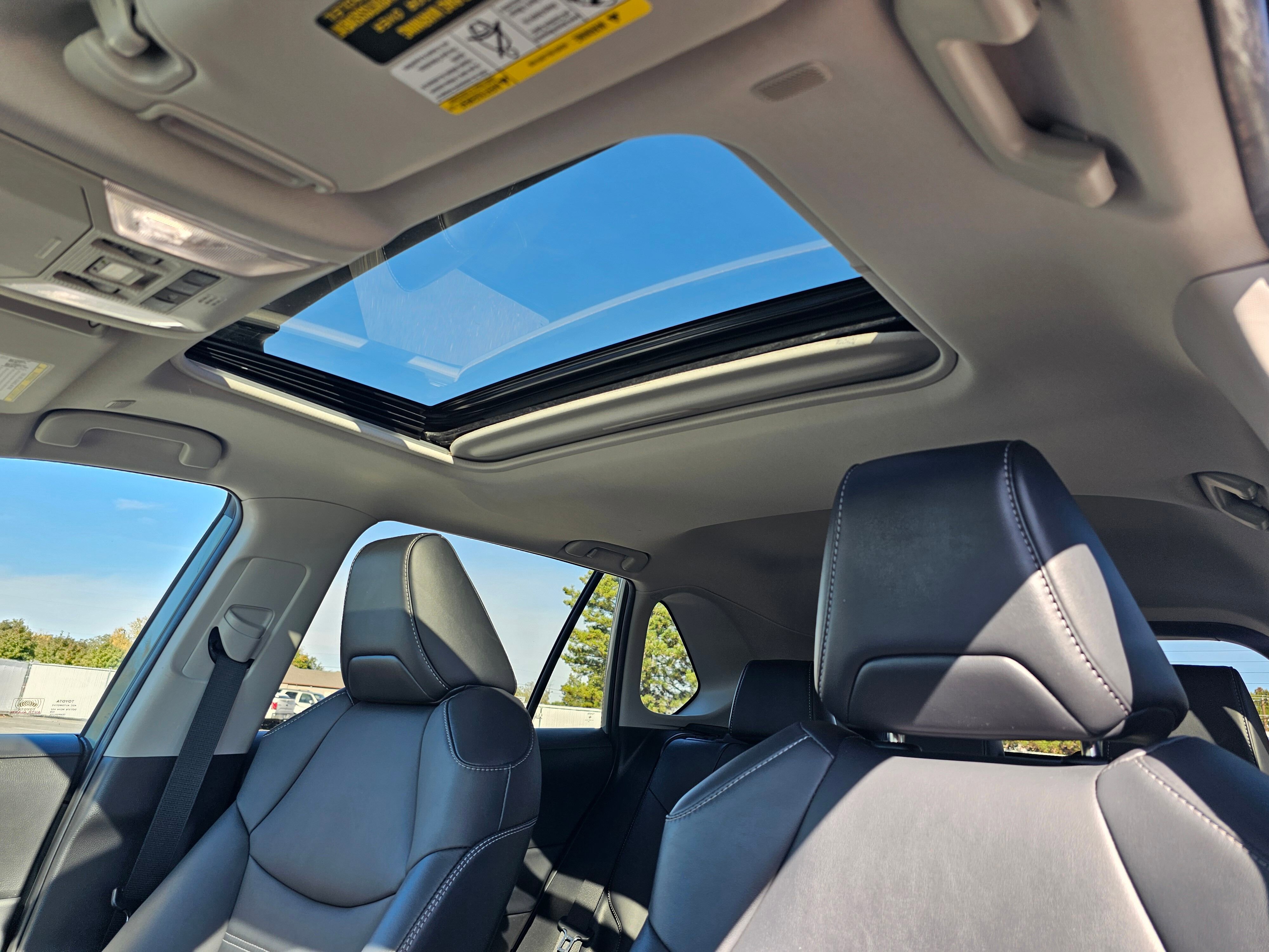 Used 2023 Toyota RAV4 XLE Premium image 28