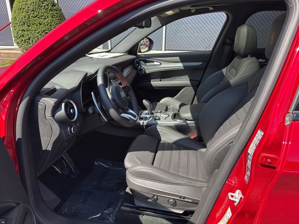 New 2025 Alfa Romeo Stelvio Sprint image 11