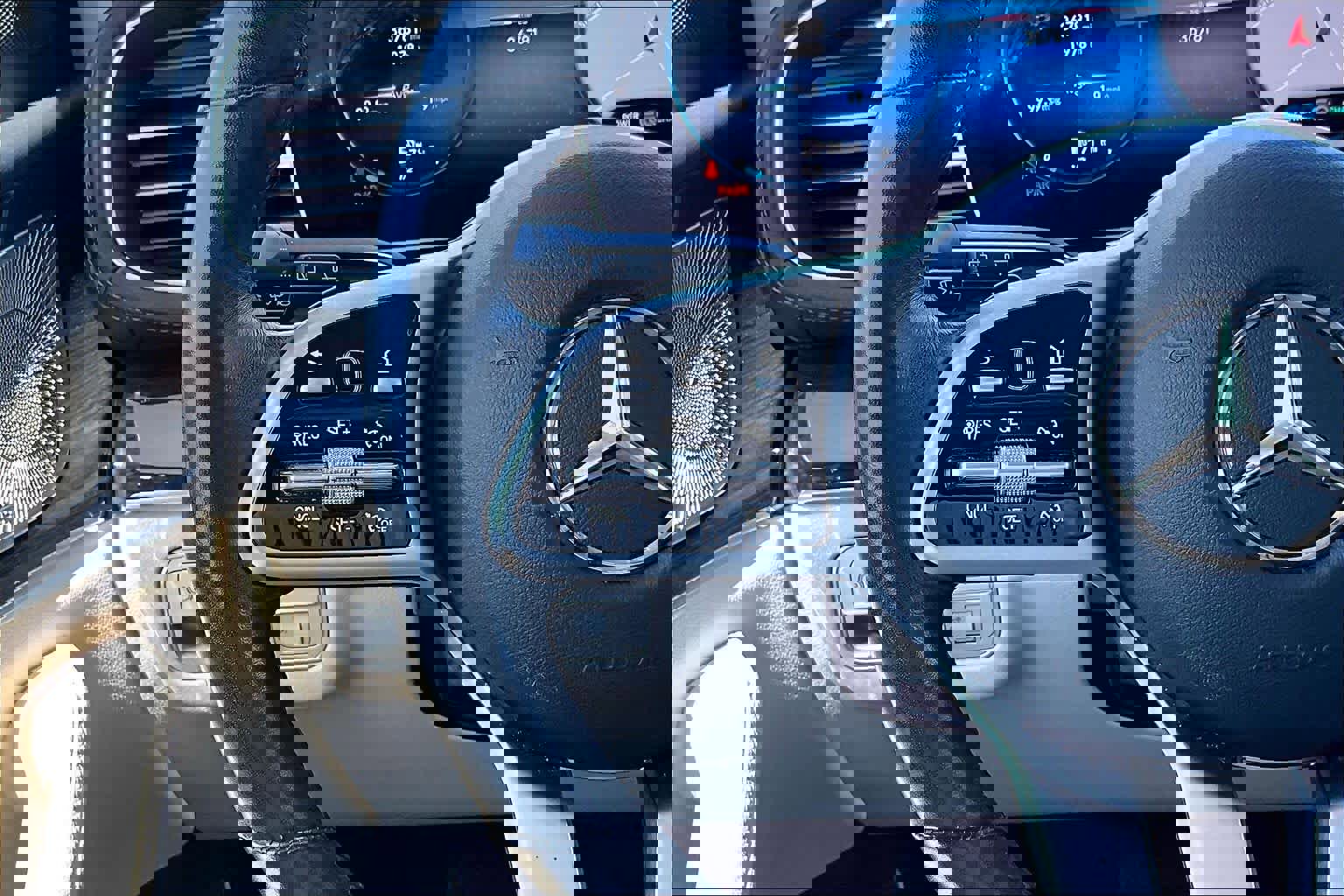 Used 2021 Mercedes-Benz GLS 450 4MATIC image 24