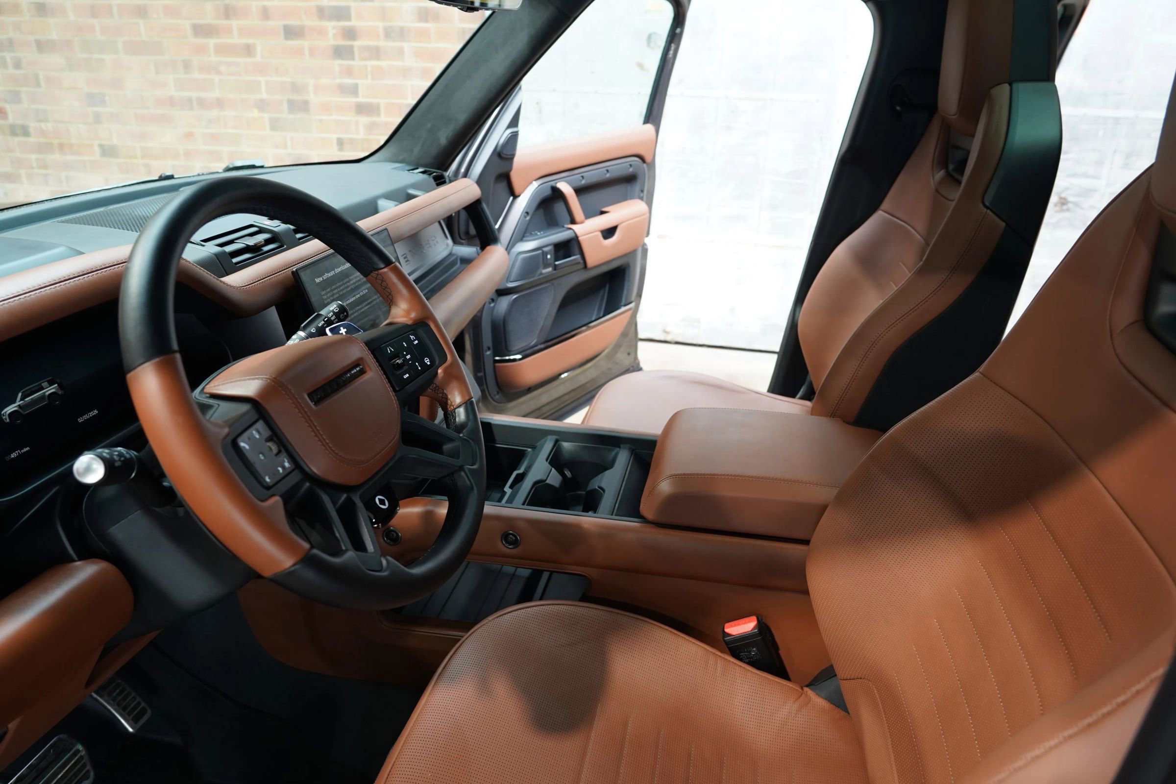 Used 2025 Land Rover Defender 110 image 51