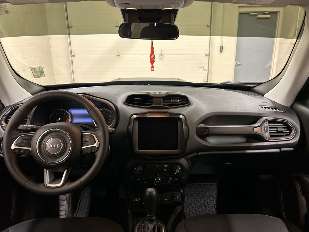 Used 2023 Jeep Renegade Latitude image 18