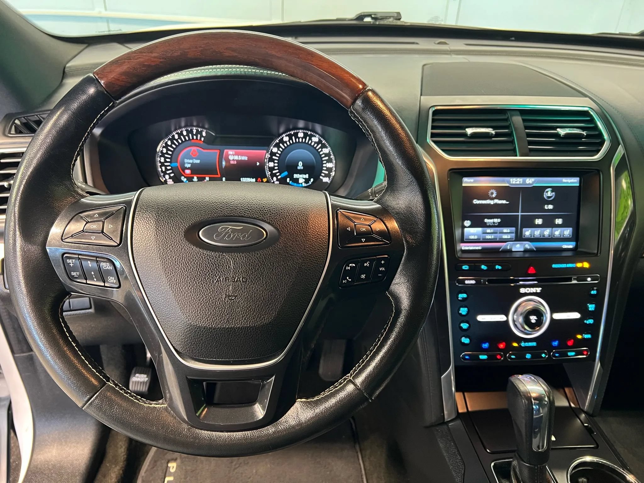Used 2016 Ford Explorer Platinum AWD/4WD image 8