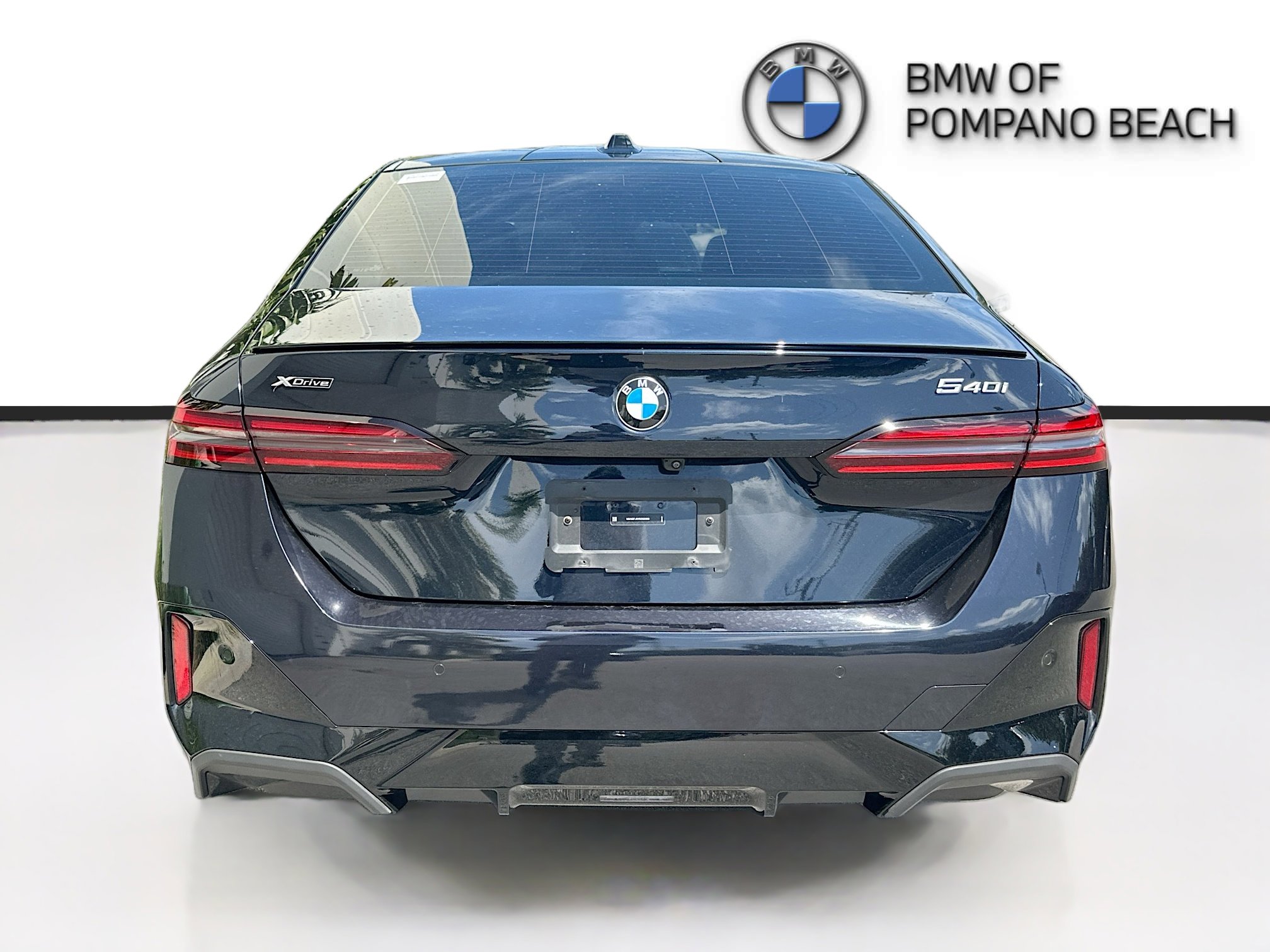 Used 2024 BMW 540i xDrive w/ Premium Package image 5