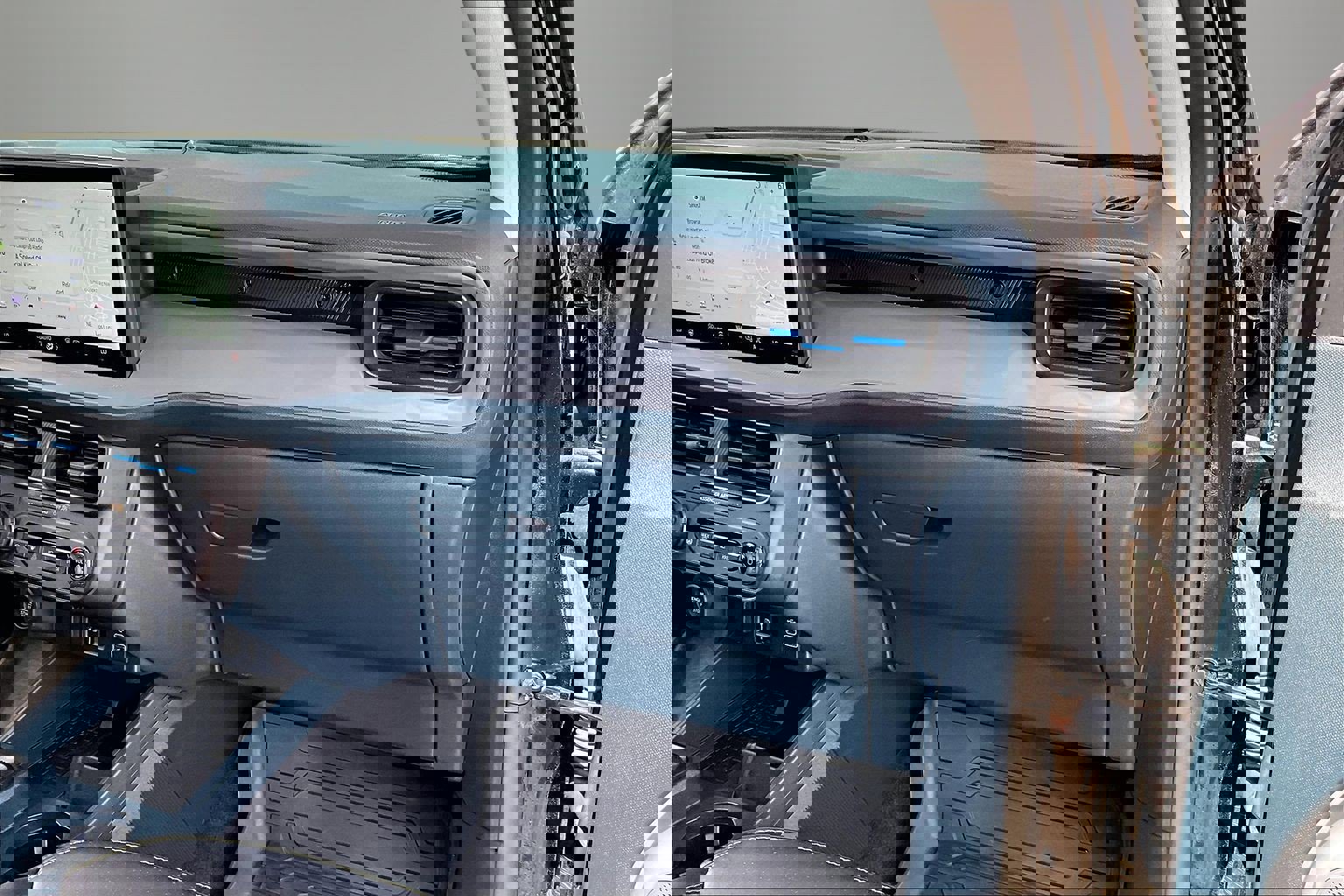 Used 2025 Ford Maverick Lobo AWD/4WD image 27