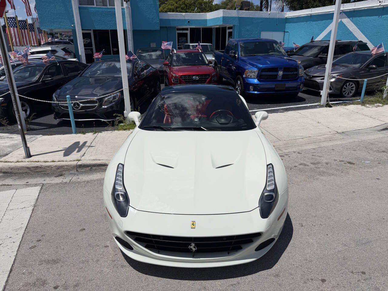 Used 2015 Ferrari California T RWD image 14