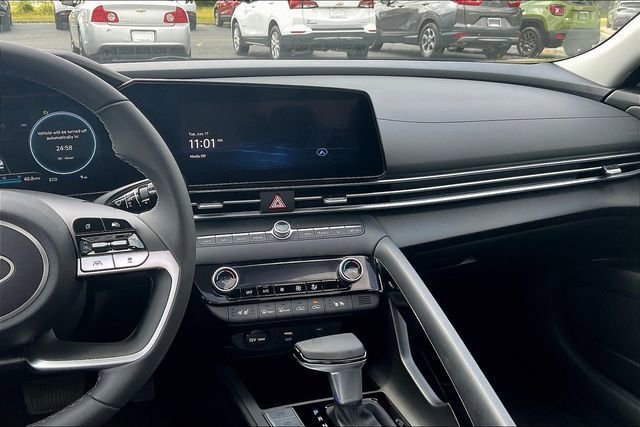 New 2025 Hyundai Elantra Limited image 7