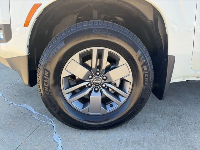 Certified 2025 Nissan Frontier SV w/ SV Convenience Package image 8