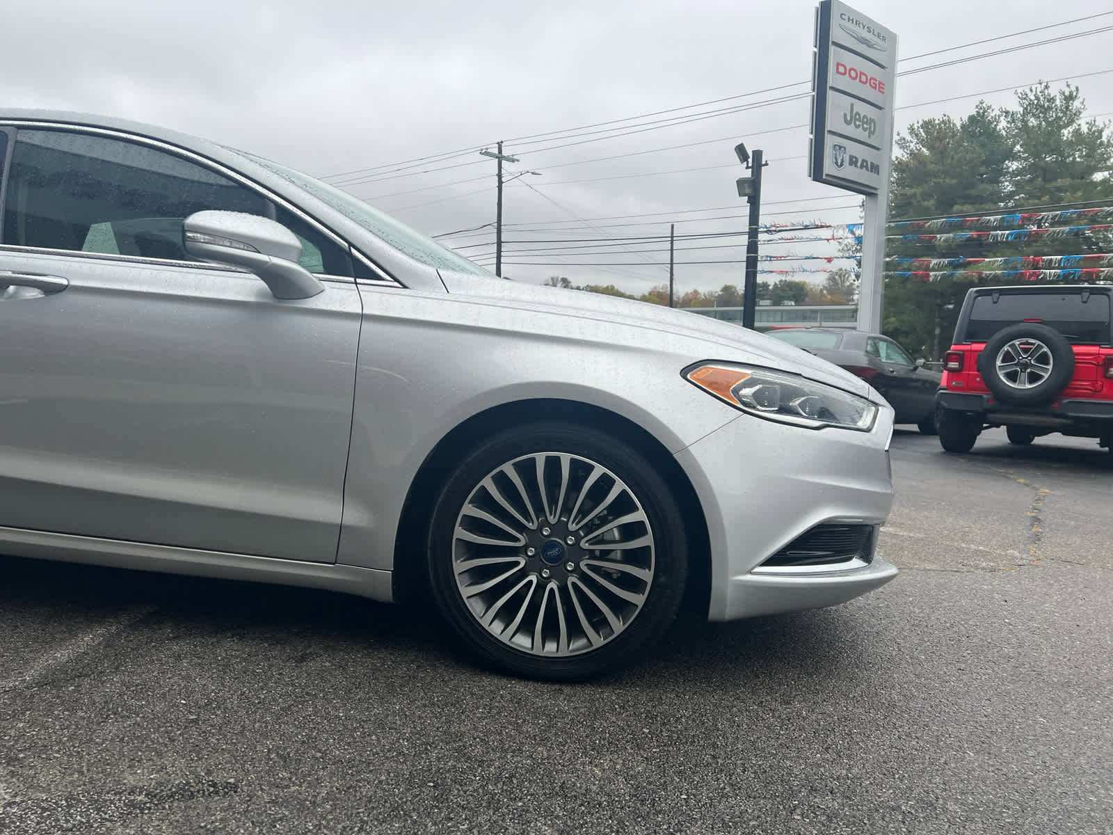 Used 2018 Ford Fusion SE w/ Fusion SE Technology Package image 5