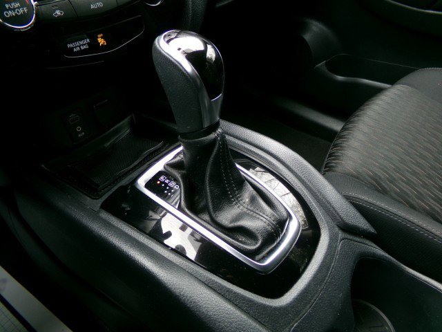 Used 2017 Nissan Rogue SV image 18