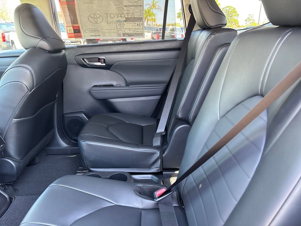 New 2026 Toyota Highlander XLE image 28