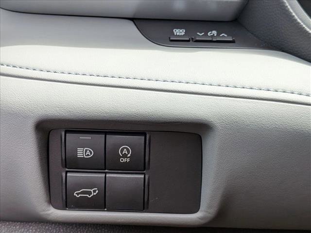 Used 2023 Toyota Highlander LE image 12