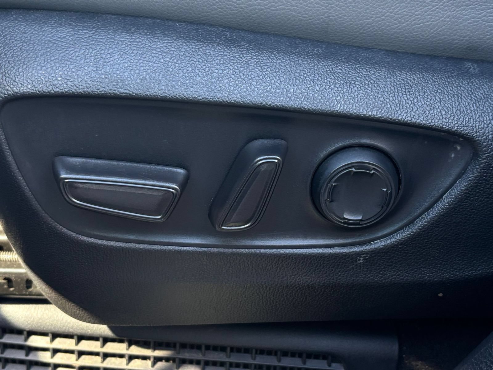 Used 2025 Toyota Sienna XLE FWD image 22