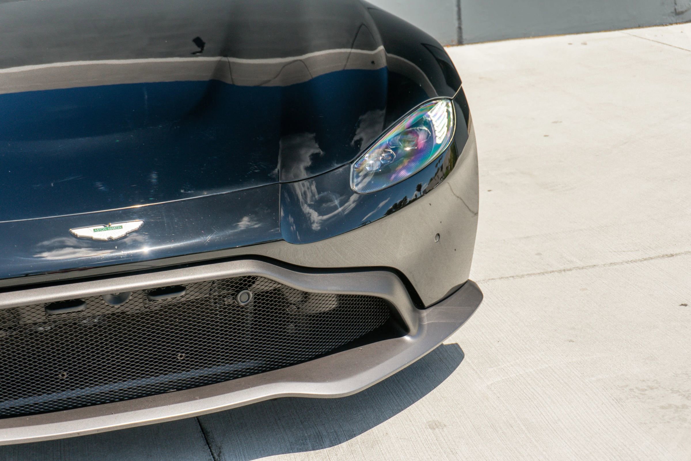 Used 2020 Aston Martin V8 Vantage Coupe image 25