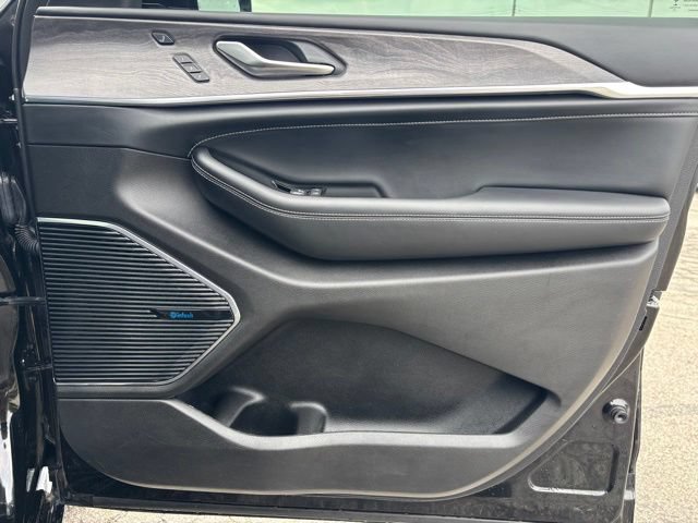 Used 2022 Jeep Grand Cherokee L Overland w/ Luxury Tech Group IV AWD/4WD image 27
