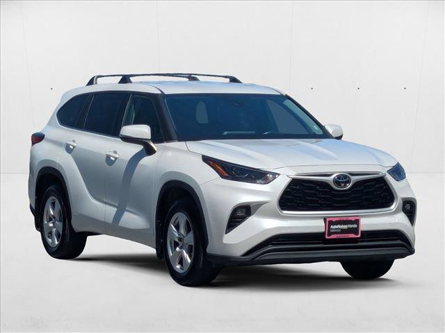 Used 2022 Toyota Highlander LE image 3
