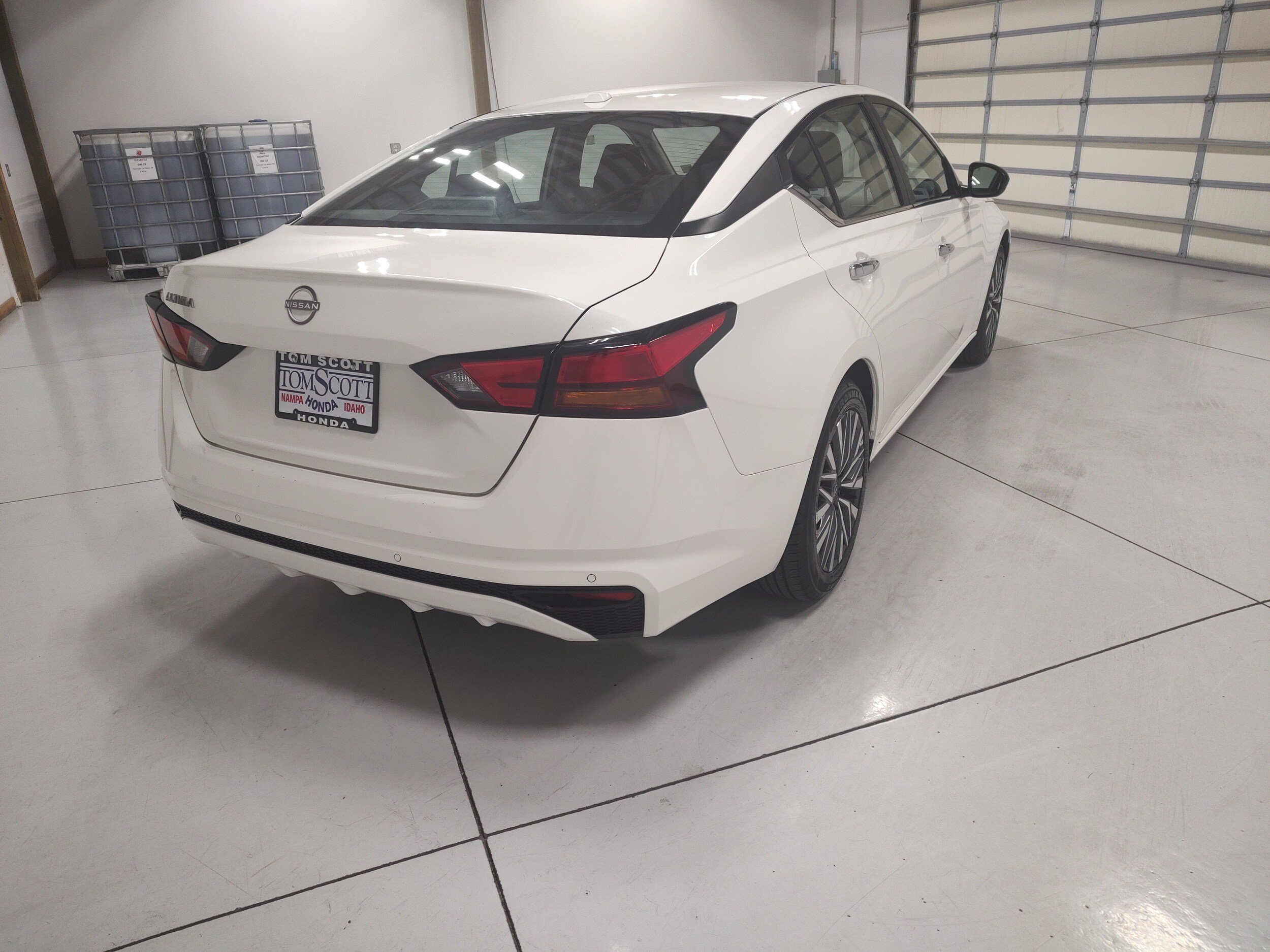 Used 2025 Nissan Altima 2.5 SV FWD image 13