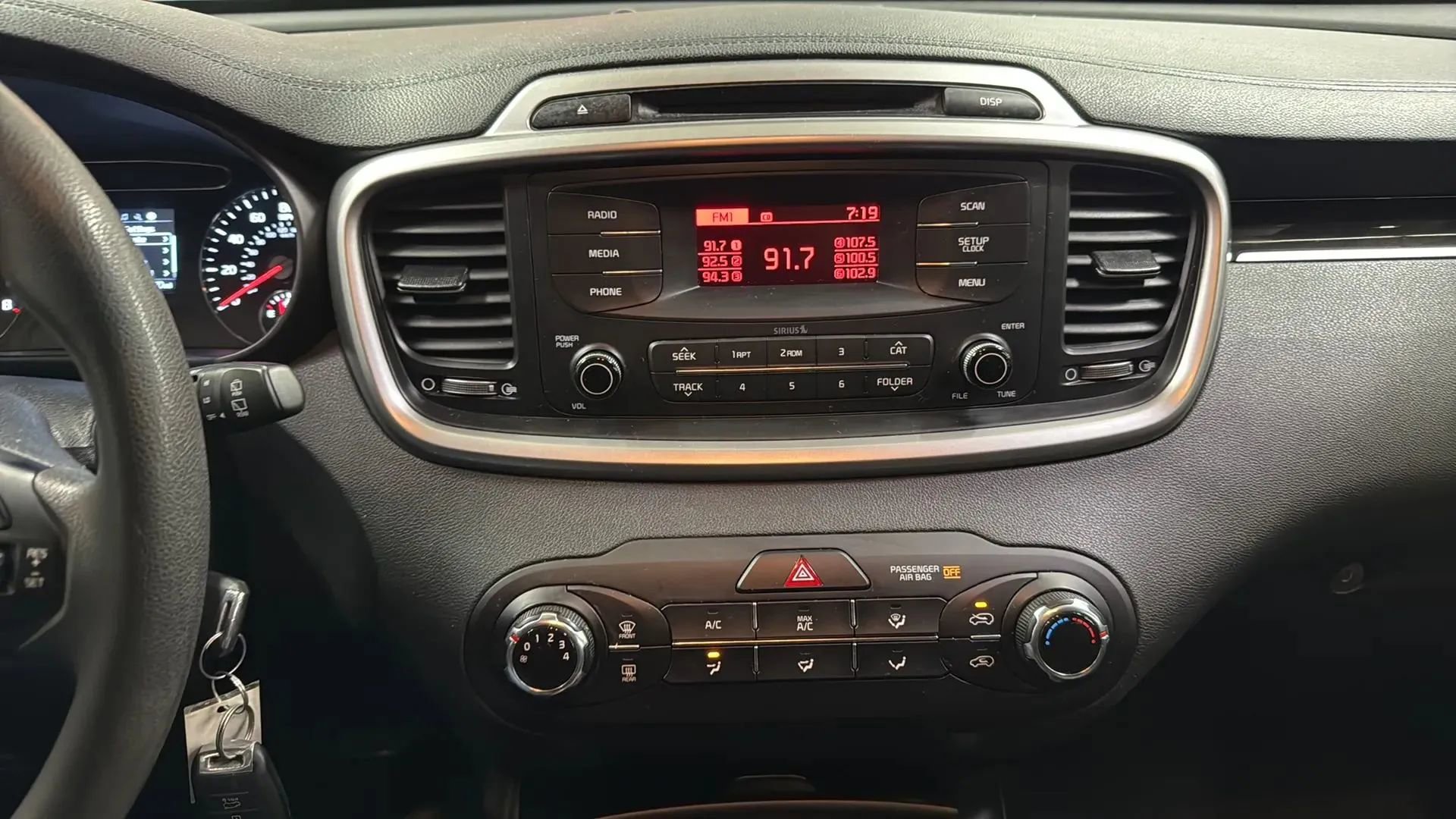 Used 2017 Kia Sorento L image 18