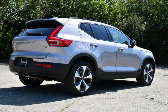 Certified 2026 Volvo XC40 B5 Plus AWD/4WD image 7