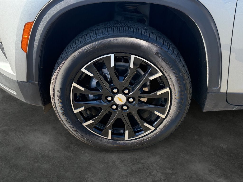Used 2025 Chevrolet Traverse LT w/ Sun and Wheel Package AWD/4WD image 5
