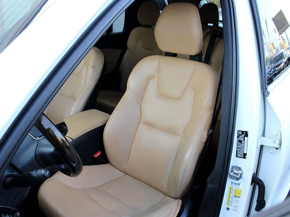 Used 2016 Volvo XC90 T6 Momentum image 13
