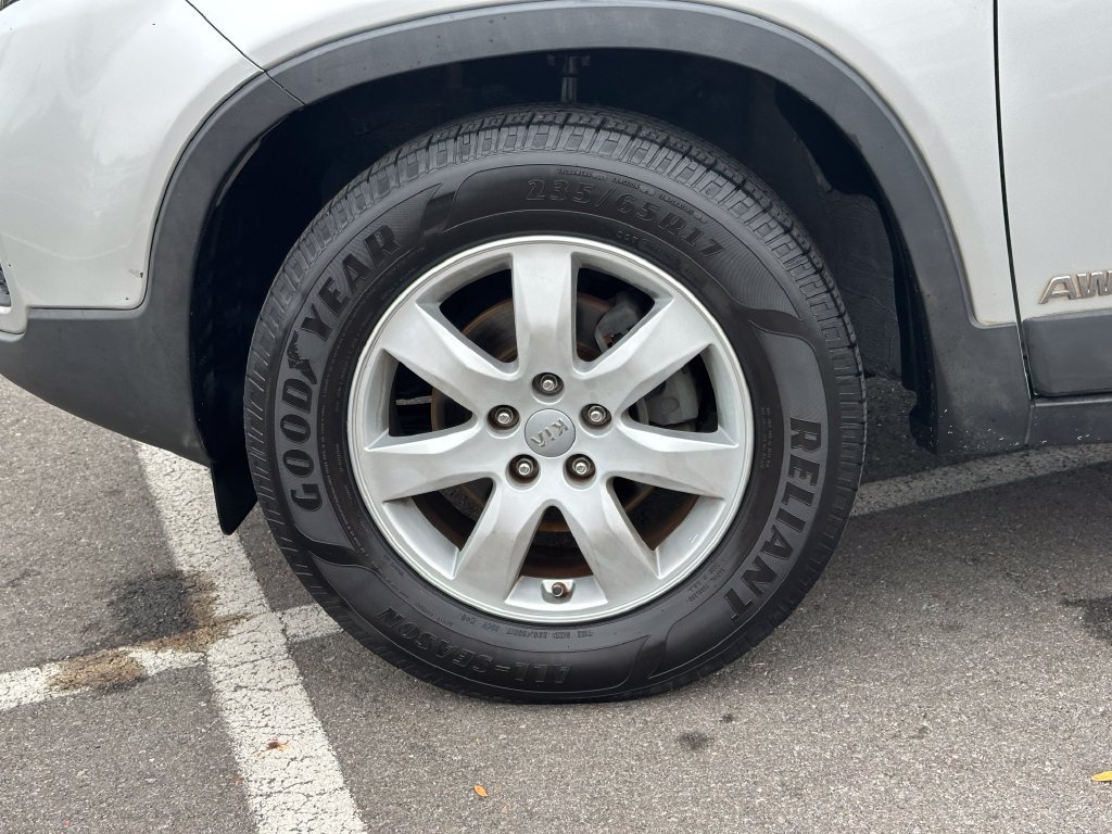 Used 2013 Kia Sorento LX AWD/4WD image 11