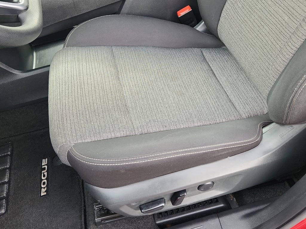 Used 2023 Nissan Rogue SV image 6