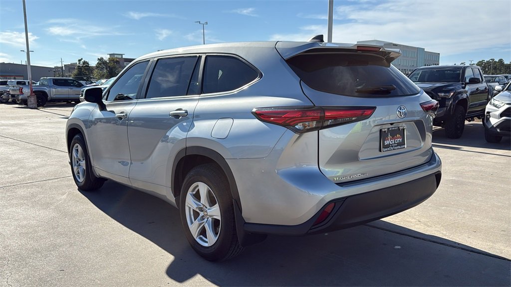 Used 2023 Toyota Highlander L image 5