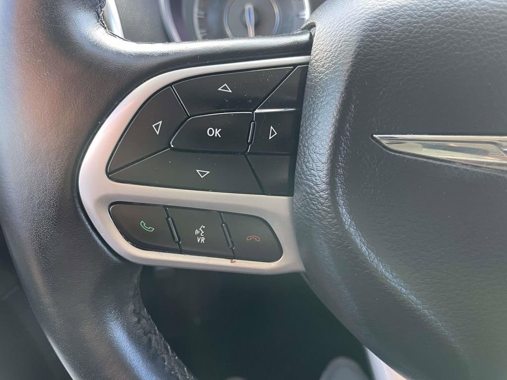 Used 2018 Chrysler 300 Touring w/ Driver Convenience Group image 31
