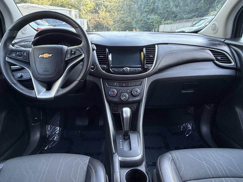 Used 2017 Chevrolet Trax LT w/ LT Convenience Package AWD/4WD image 13