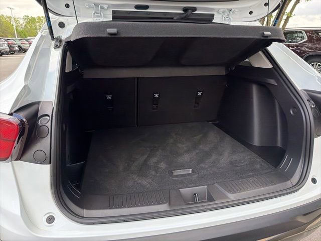 Used 2025 Chevrolet Trax ACTIV FWD image 11
