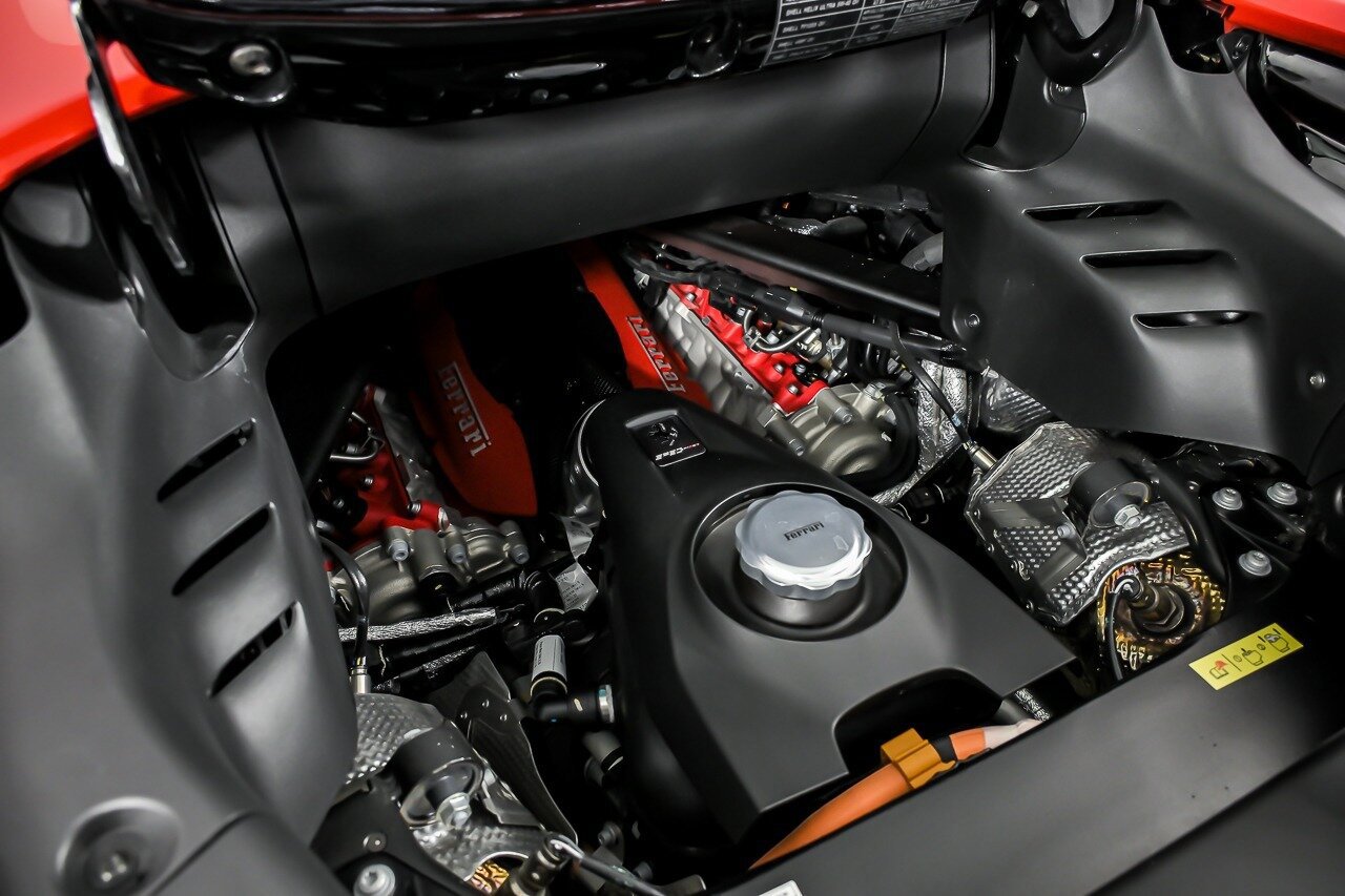 Used 2022 Ferrari SF90 Spider image 24