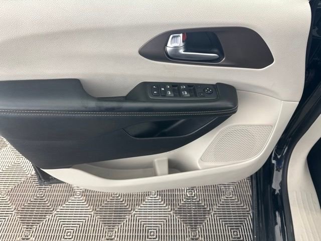 Used 2020 Chrysler Voyager Lxi FWD image 22
