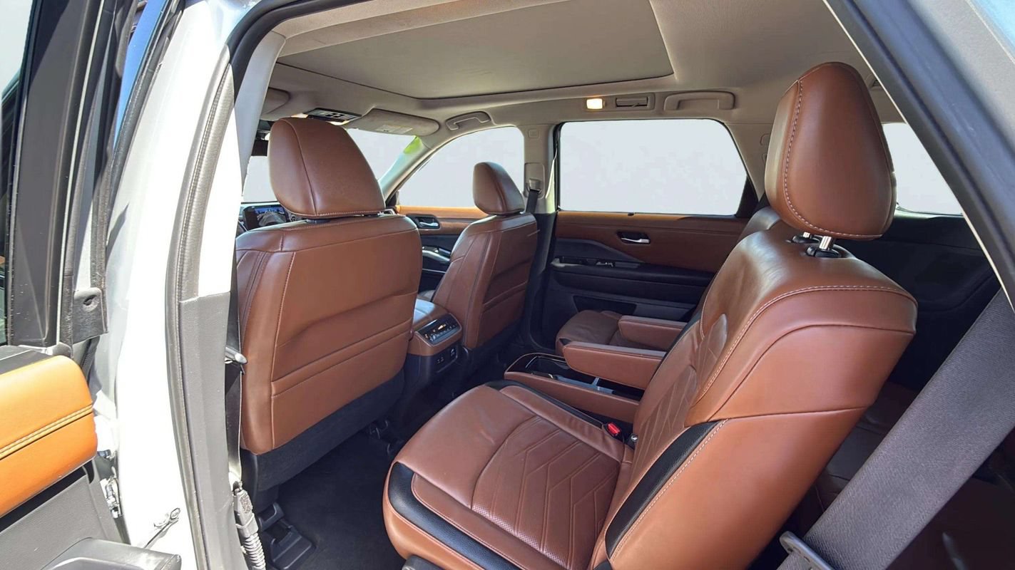 Used 2023 Nissan Pathfinder Platinum AWD/4WD image 16