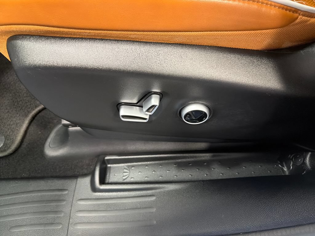 Used 2024 Chrysler Pacifica Pinnacle FWD image 29