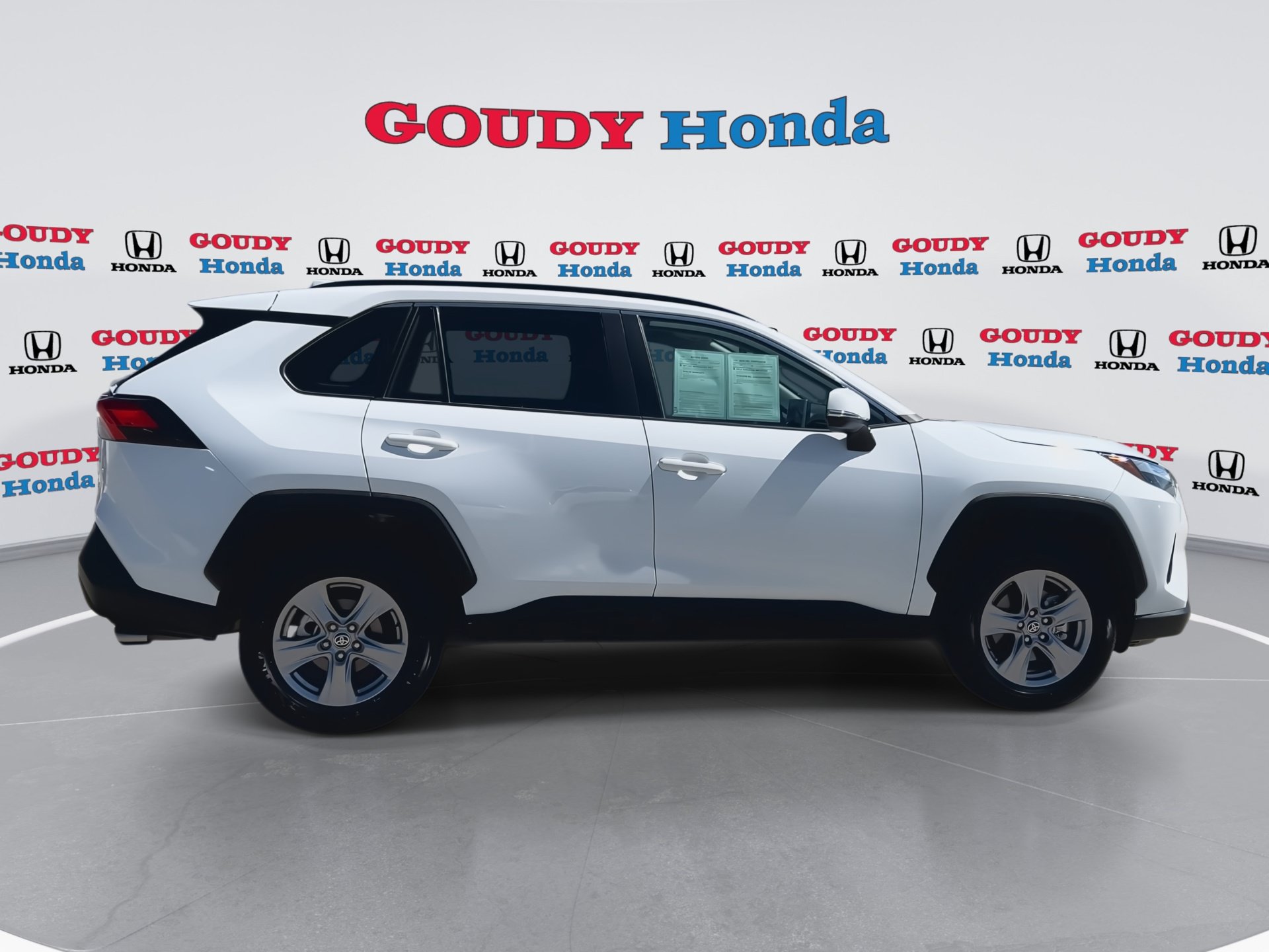 Used 2025 Toyota RAV4 XLE FWD image 9