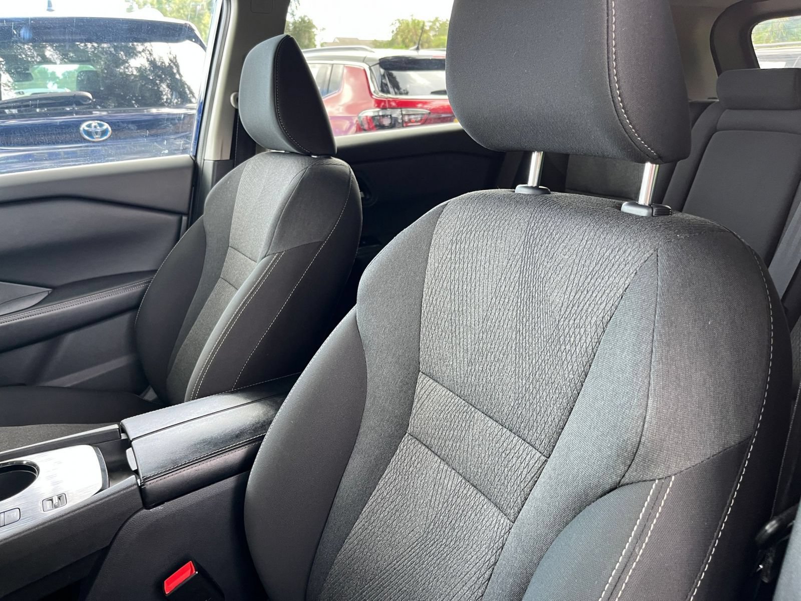 Used 2025 Nissan Rogue SV FWD image 36