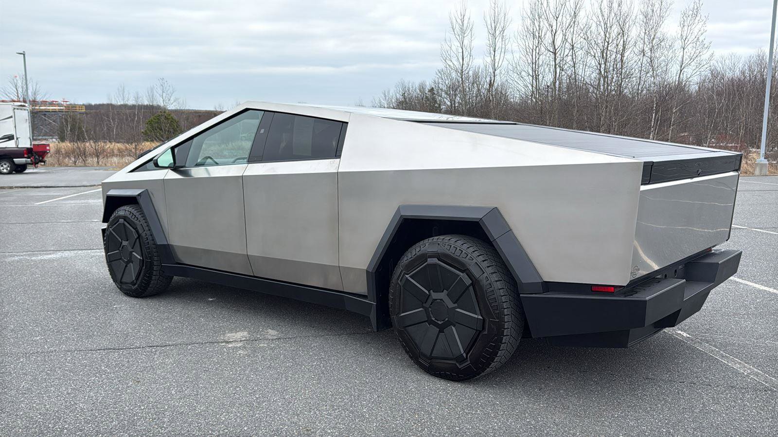 Used 2024 Tesla Cybertruck AWD Crew Cab image 10
