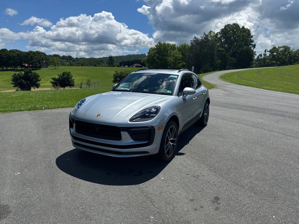 New 2025 Porsche Macan image 1